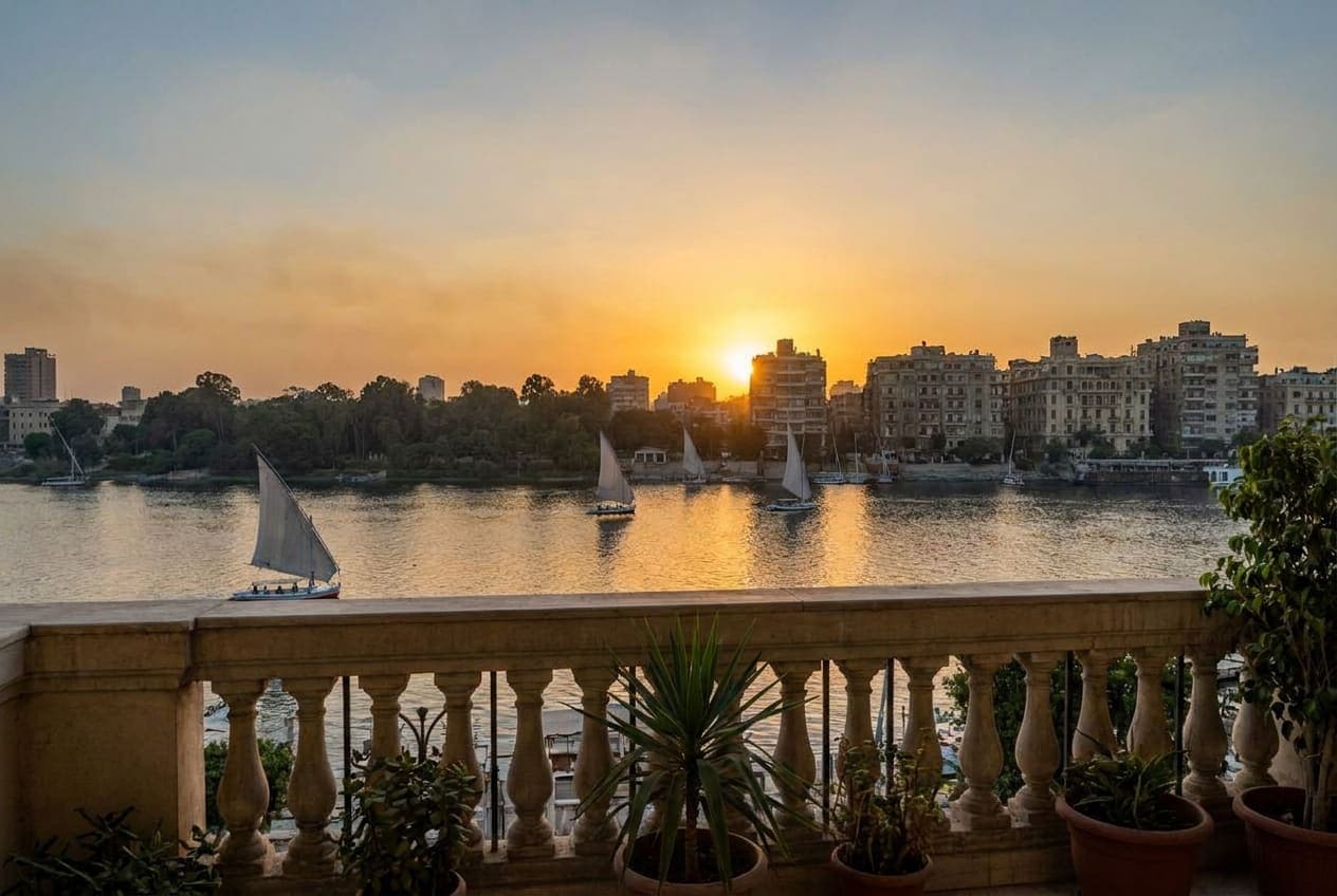 Nile-view 2-bedroom in Zamalek photo 3